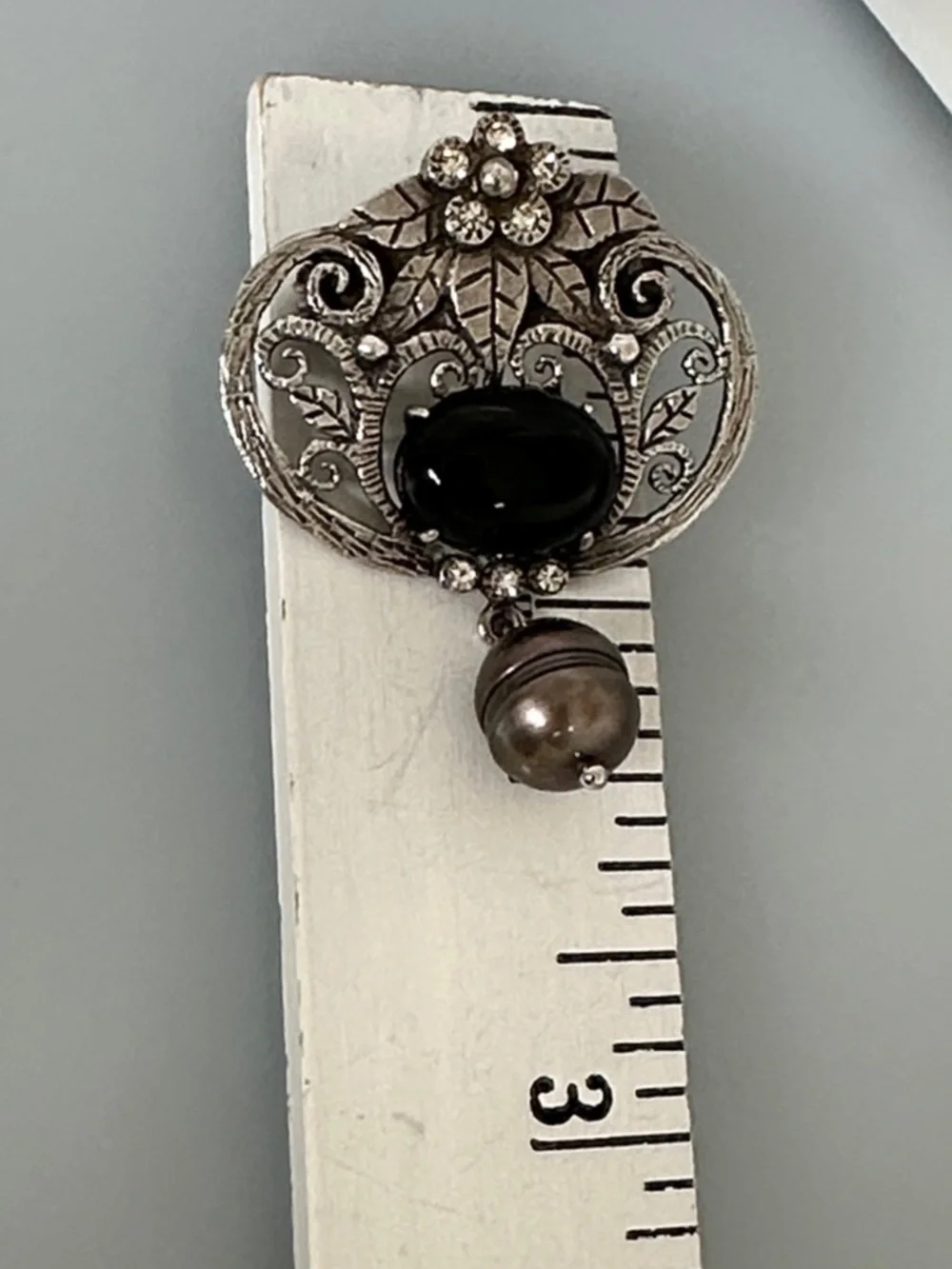 Vintage Victorian  925 Sterling Silver Floral Brooch Onix Stone and real Pearl​​